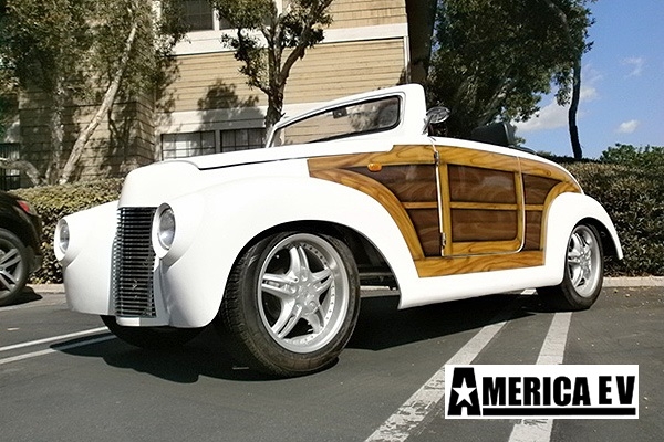 White Woody 39 Roadster 4 Passenger Golf Cart affordable golf cart rental, golf cart rent marathon